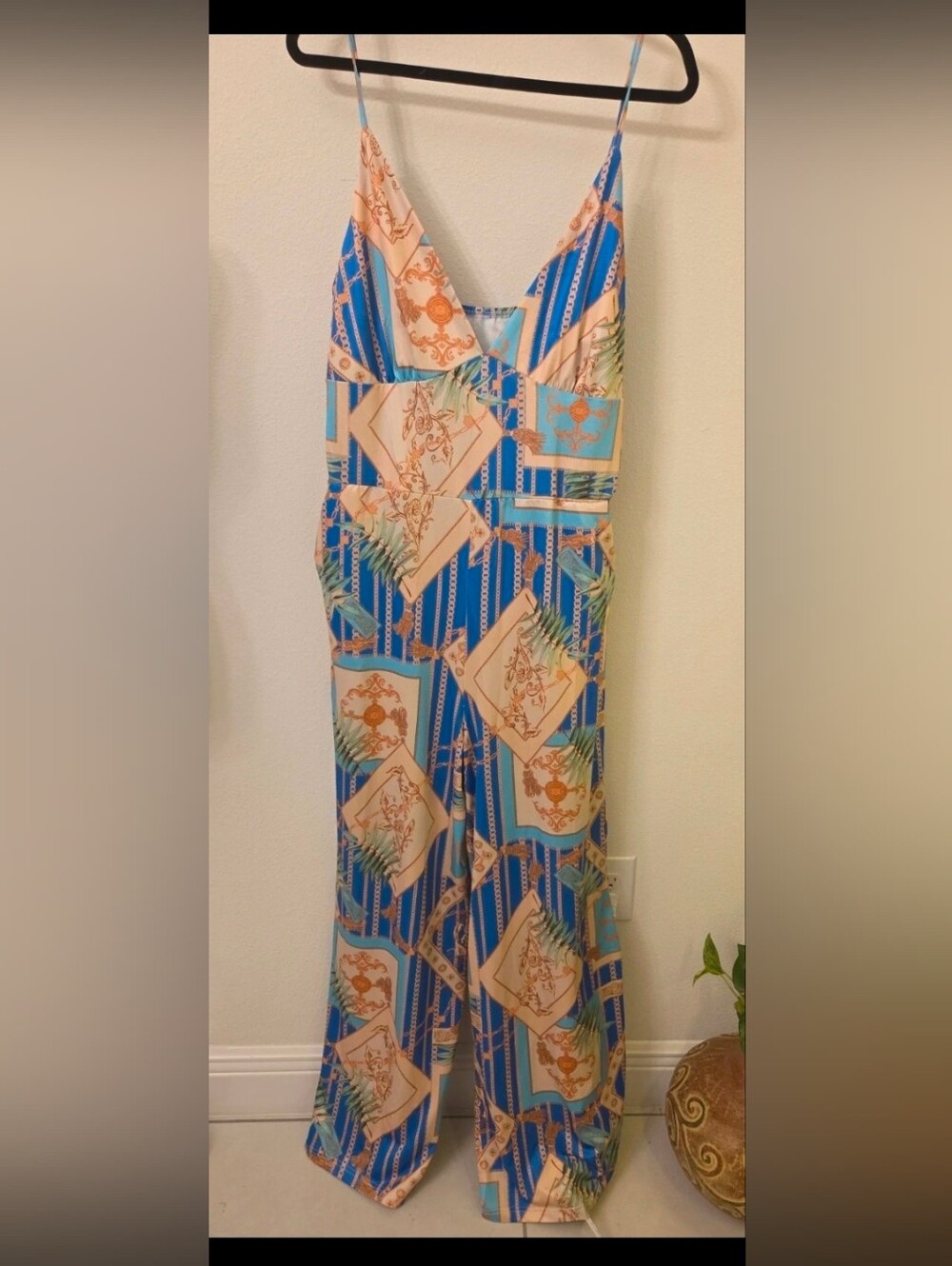 Sleeveless V-Neck Blue & Cream Printed Wide-Leg Jumpsuit XL TALL. 0422 - Picture 2 of 3